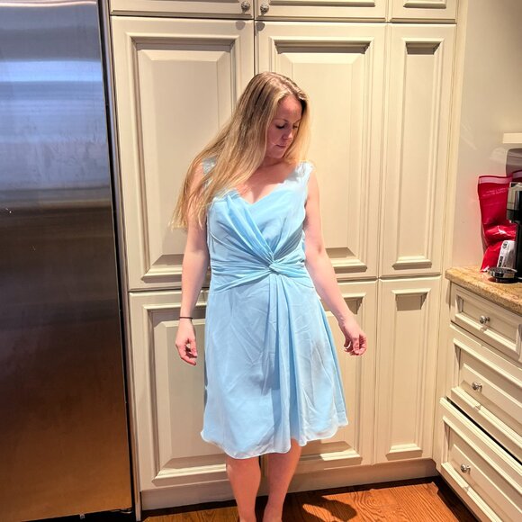 NWT B2 prom or bridesmaid midi dress, layered. Size 8. - Picture 3 of 3